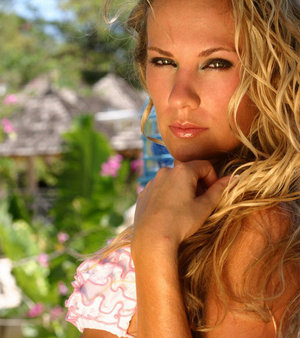 18 year old girl Arwen Gold loses her virginity after her car breaks down
